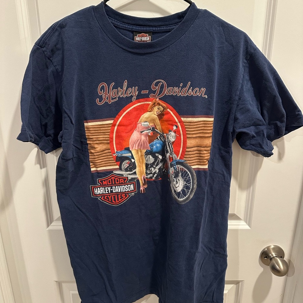Retro Harley-Davidson T-Shirt – Size Medium – Pin-Up Girl Design – Navy Blue